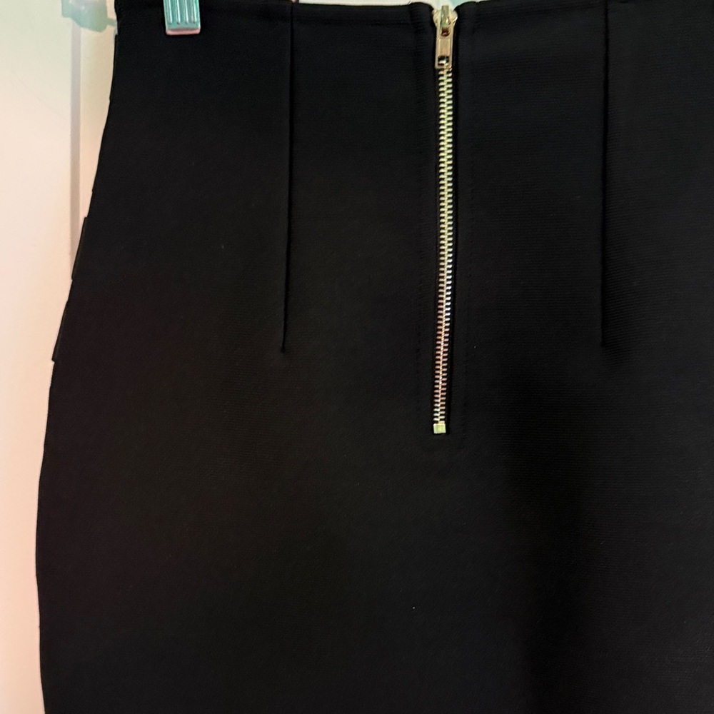 Black Buckled Bandage Mini Skirt - Picture 2 of 2